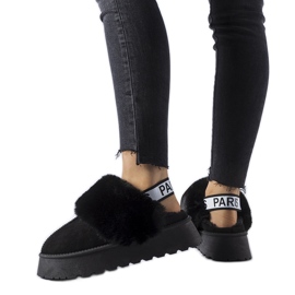 Black insulated slippers with elastic band and Sangro fur Black insulated slippers with elastic band and Sangro fur