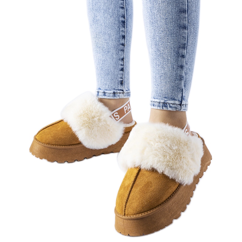 Brown slippers with elastic band and light fur from Sangro