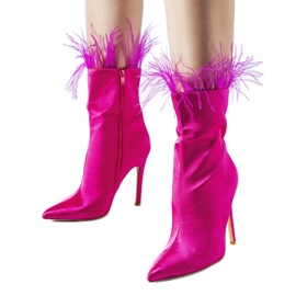 Pink boots decorated with Selvena feathers