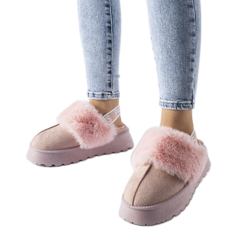 Pink insulated slippers with elastic band and Sangro fur Pink insulated slippers with elastic band and Sangro fur