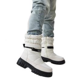 Beige insulated women's snow boots by Pulliam