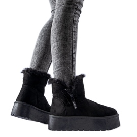 Black snow boots with a Points platform