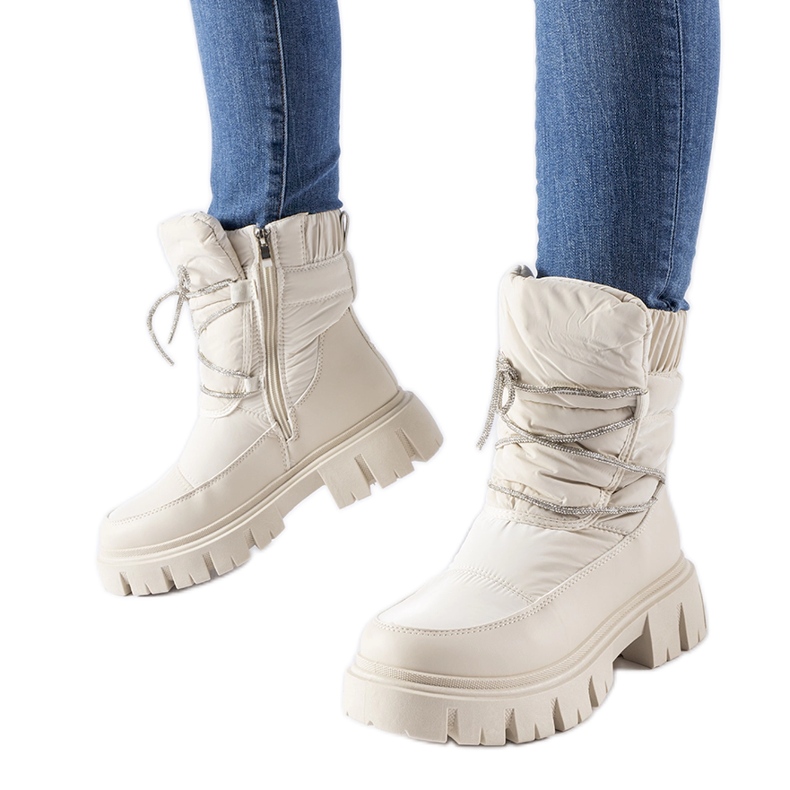Beige snow boots with Pettenasco rhinestones