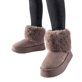 Purple snow boots decorated with Adelfia fur