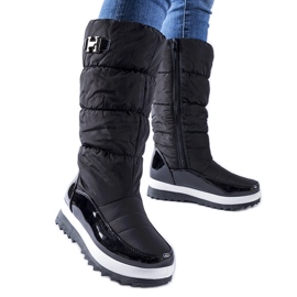 Black insulated high snow boots by Canneto