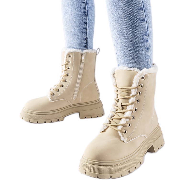 Beige insulated boots from Tadasuni