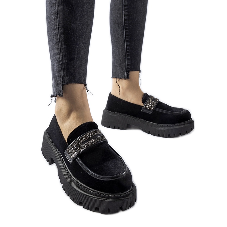Black moccasins decorated with Longuelo rhinestones