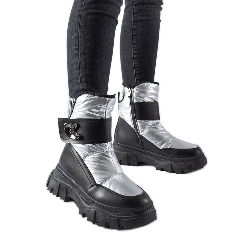 Gray insulated Mejia snow boots silver