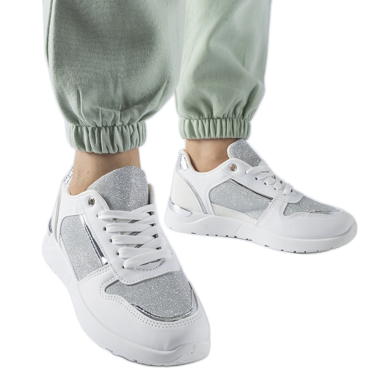 White sneakers with decorative thread from Facondo White sneakers with decorative thread from Facondo