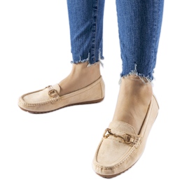 Beige moccasins decorated with a Fernanda buckle