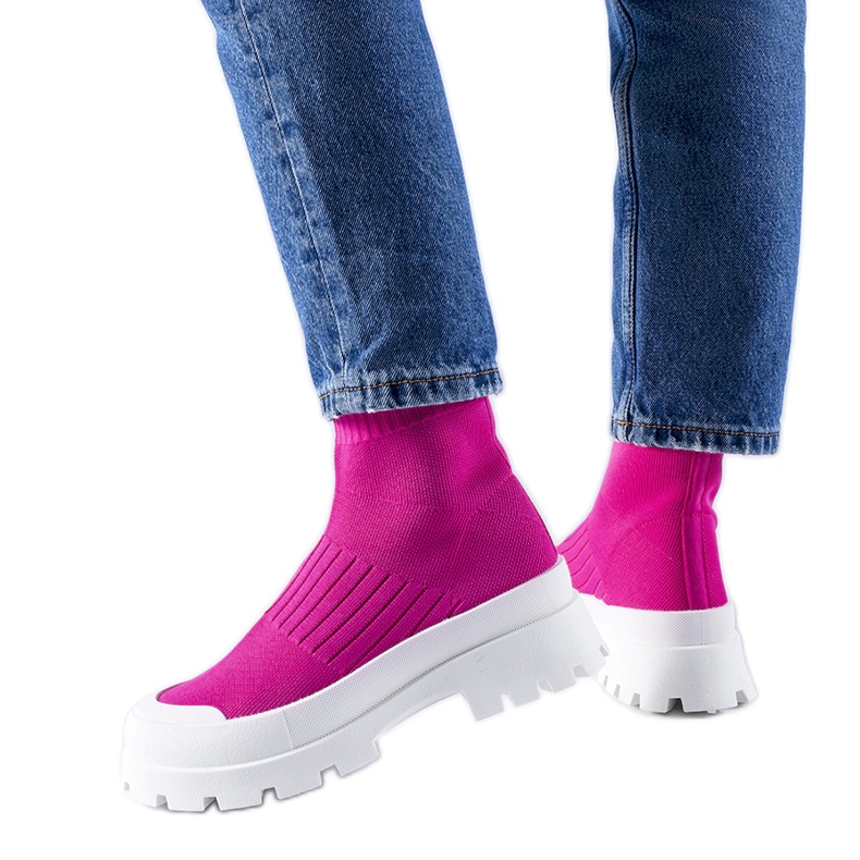 Pink sneakers with a flexible upper Varden