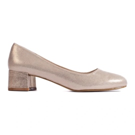 Women's low-heeled gold pumps golden
