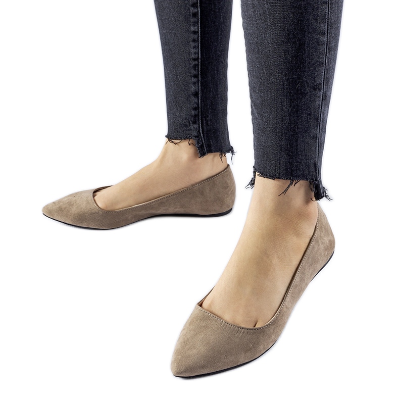 Brown ballet flats with a pointed toe Riv