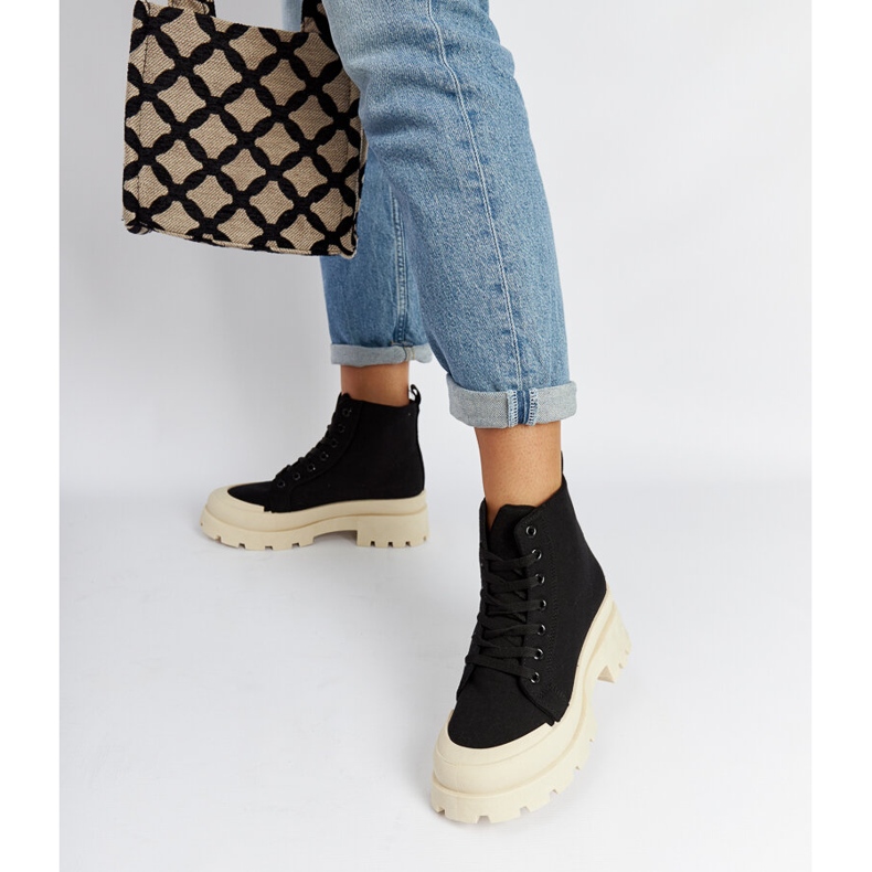 Black lightweight Obispo ankle boots