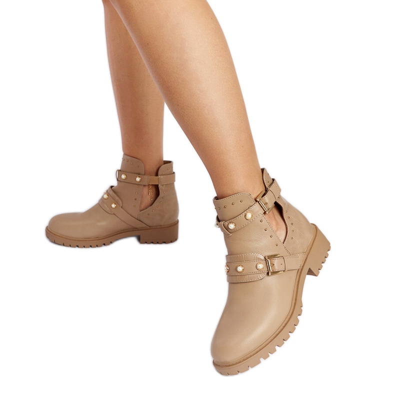 Beige ankle boots with a cutout and Asker pearls