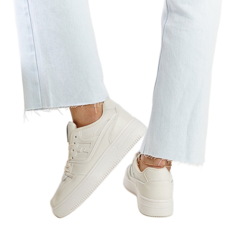 Beige sneakers on the Mentha platform Beige sneakers on the Mentha platform