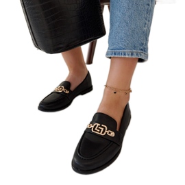 Black moccasins decorated with a Kuens chain