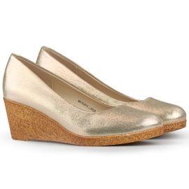 Gold wedge pumps - women's shoes with a comfortable wedge golden Gold wedge pumps - women's shoes with a comfortable wedge golden