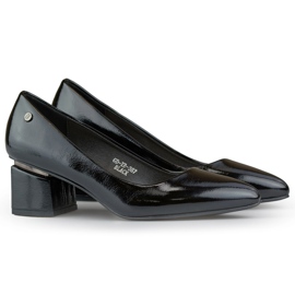 Elegant patent black mid-heeled pumps