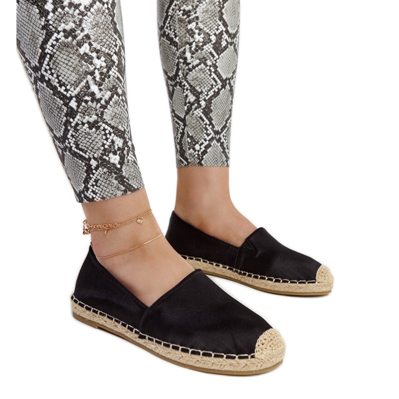 Black shiny espadrilles with a Caithlin platform