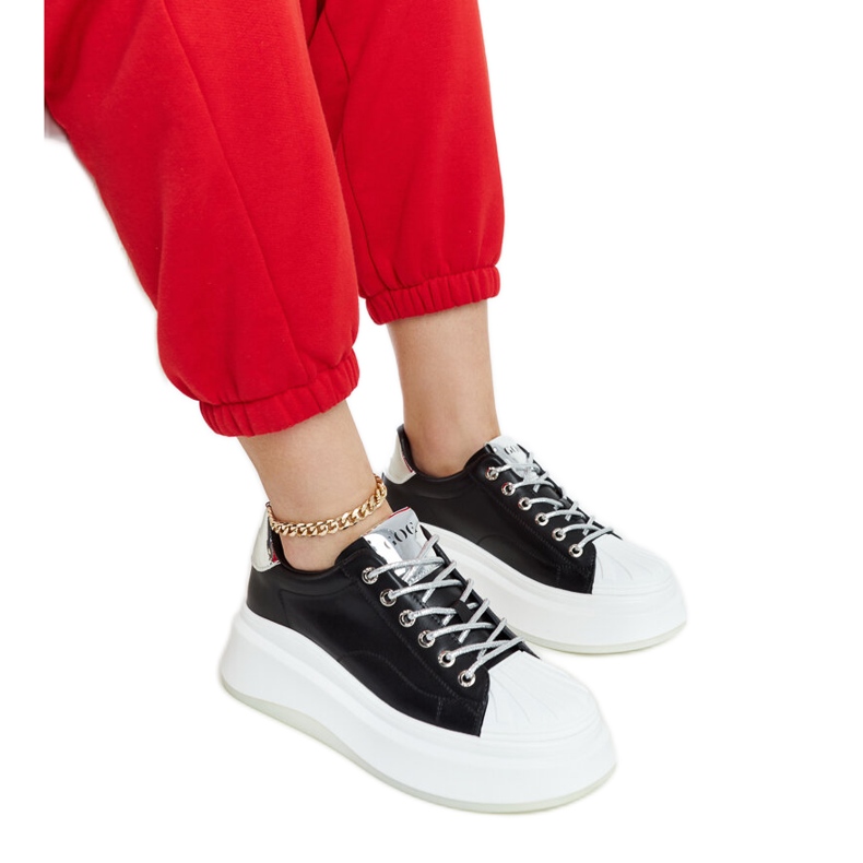 Black sneakers on the GOE NN2N4034 platform