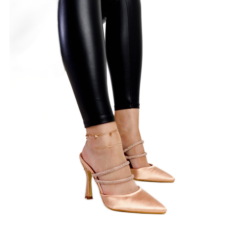 Beige high-heeled flip-flops by Raffaelina