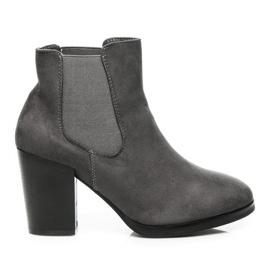 Super Mode Gray Chelsea Boots On A Bar grey