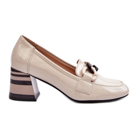Vinceza Patent leather pumps with a chain, Beige Paliotte