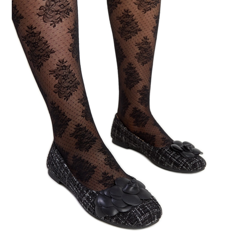 Black ballet flats with a decorative Mateja flower