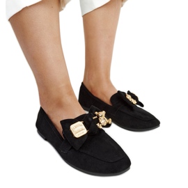 Black moccasins with a decorative Kibra safety pin