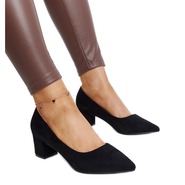 Black Araxi high-heeled pumps