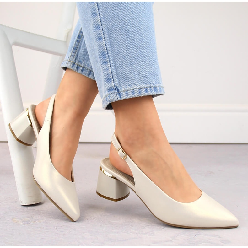 Women's elegant, full-toe, pearl sandals Sergio Leone SK175 beige Women's elegant, full-toe, pearl sandals Sergio Leone SK175 beige