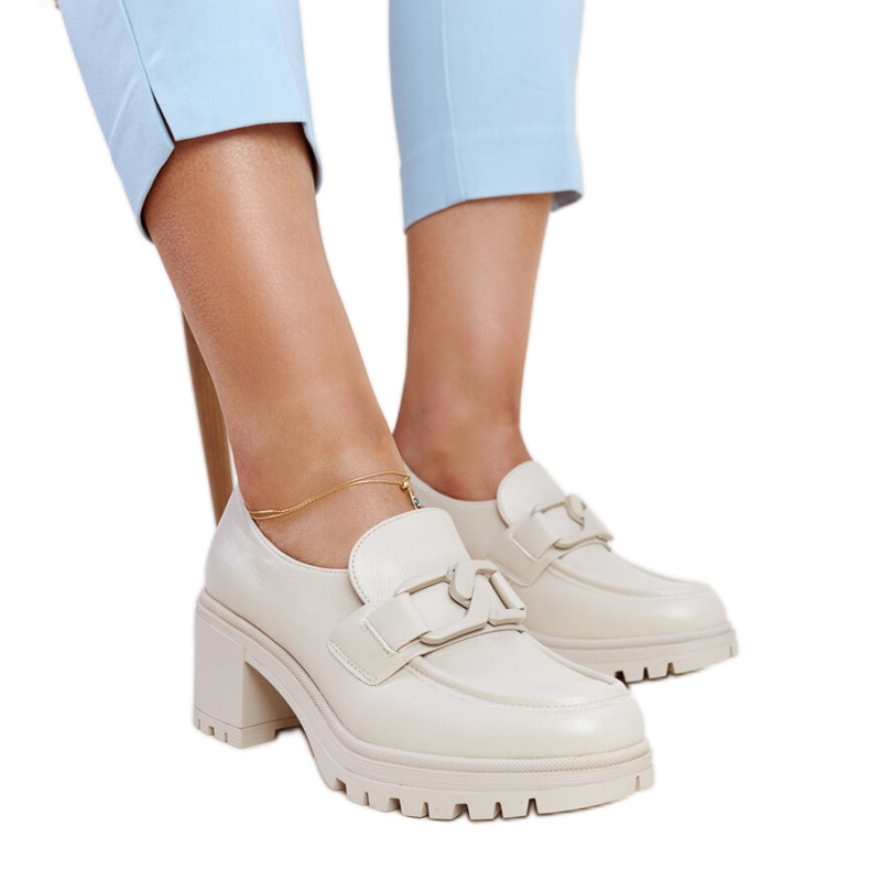 Beige shoes with a leather insert from Vinceza