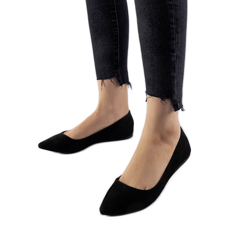 Black ballet flats with a pointed toe Riv