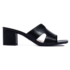 Black women's high-heeled flip-flops