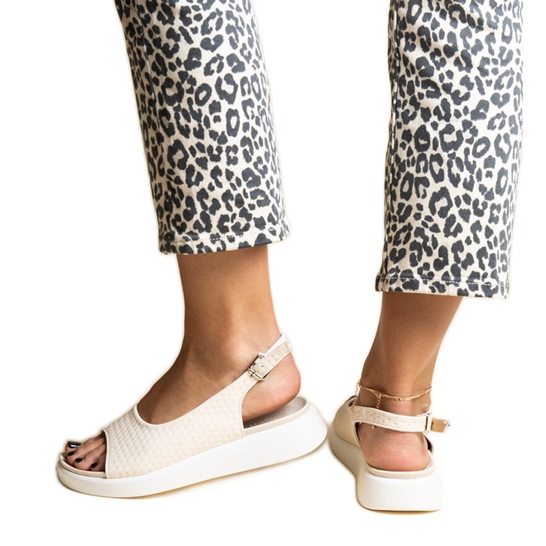 Beige sandals with a thick sole from Hamond