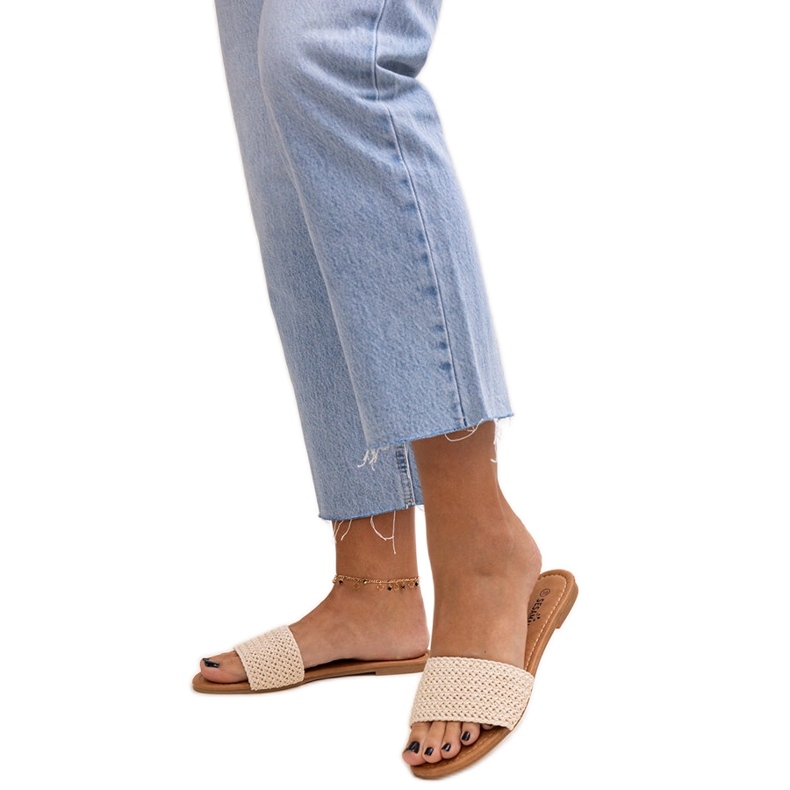 Light beige embroidered Marika slippers