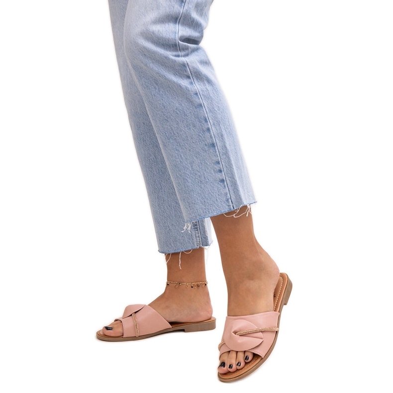 Hats decorated with a strap with Amari zircons pink