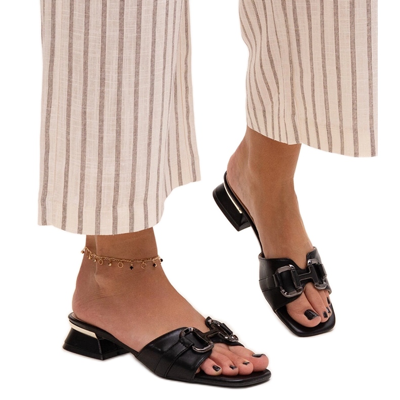Low-heeled flip-flops with a decorative Luara buckle black