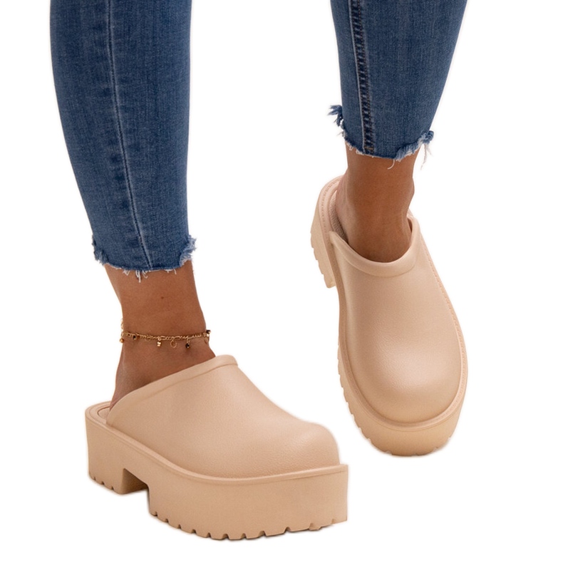 Beige flip-flops with a massive Huss sole