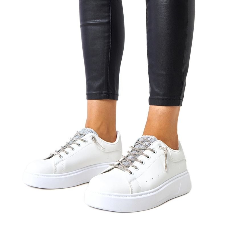 White sneakers with eye-catching Asmait decoration White sneakers with eye-catching Asmait decoration