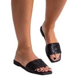 Black flip-flops with a quilted Hakimi insole