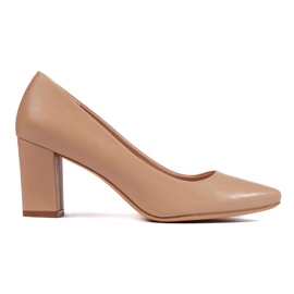 Comfortable beige pumps by Sergio Leone