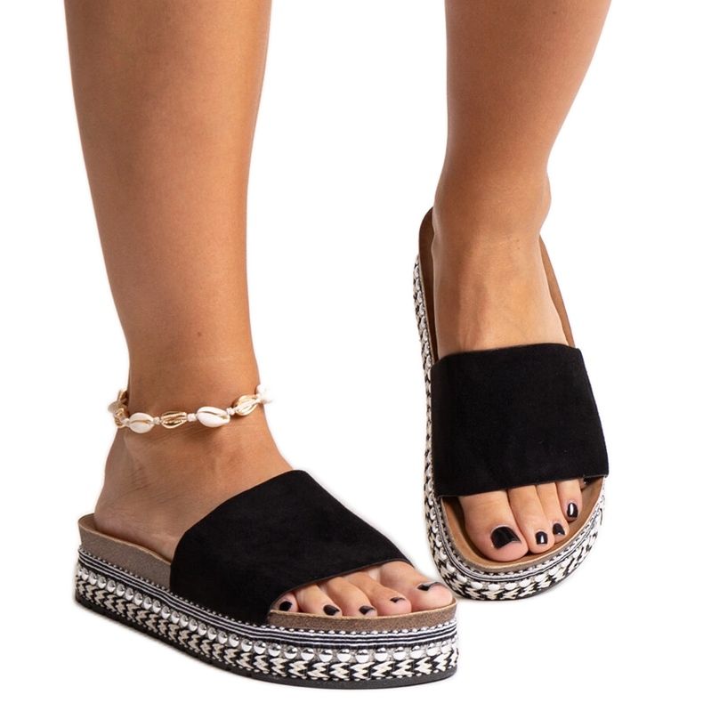 Black flip-flops with a decorative Jaśmina sole