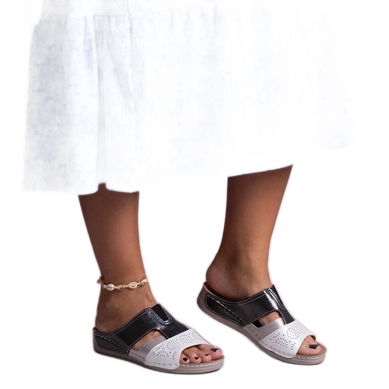Black and white shiny flip-flops Saminar Black and white shiny flip-flops Saminar
