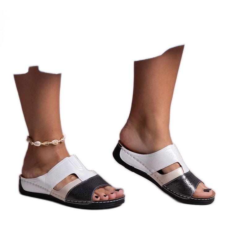 Black and white shiny flip-flops Saminar