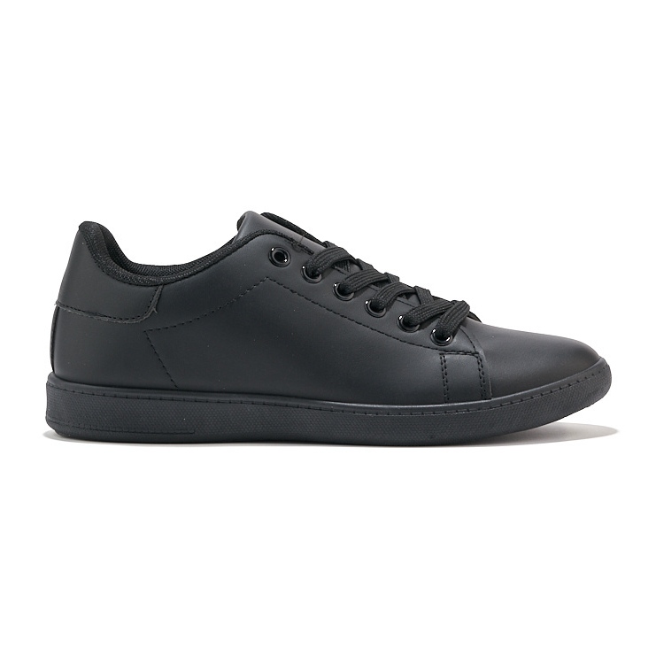 Comfortable black sports shoes