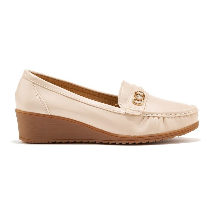 Beige women's moccasins with buckle