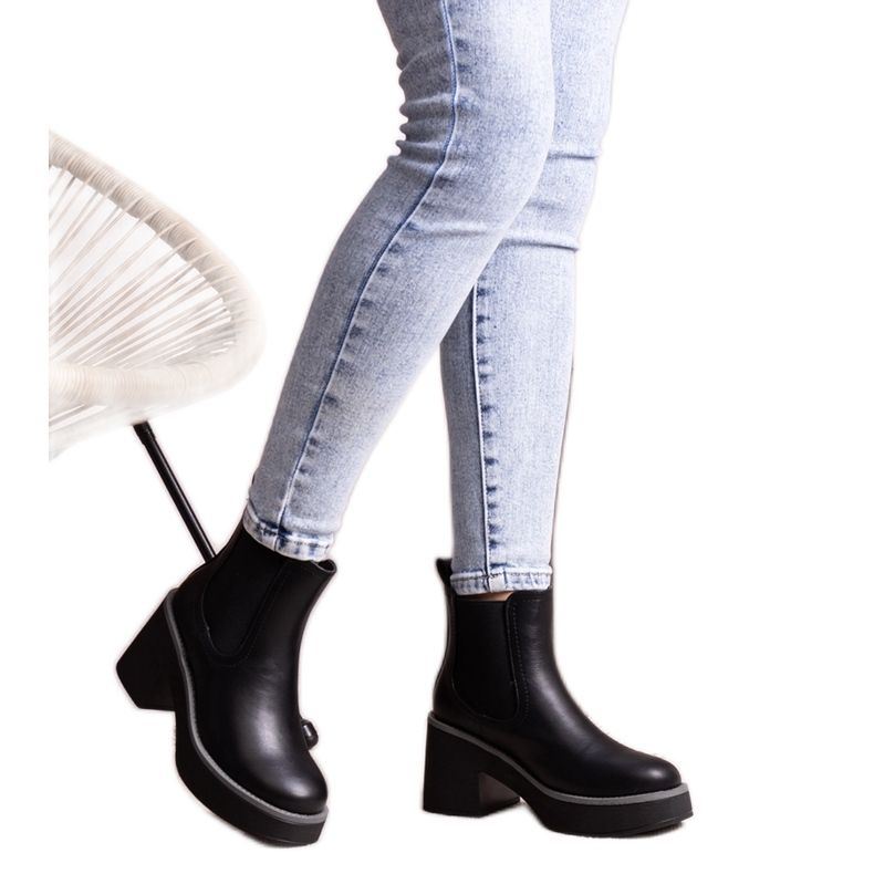 Black Lidea ankle boots with heel