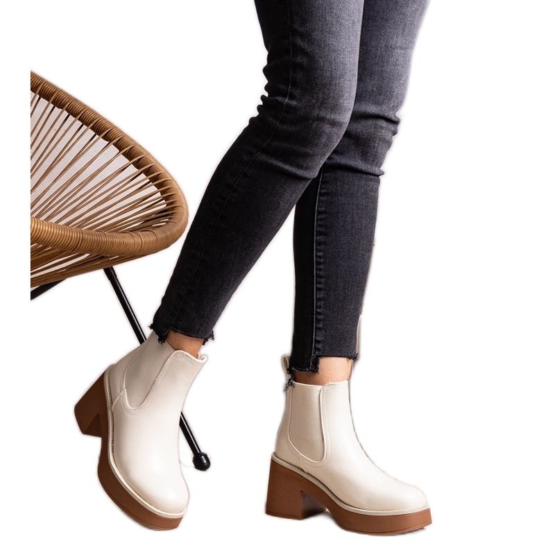 Beige ankle boots with heel Lidea